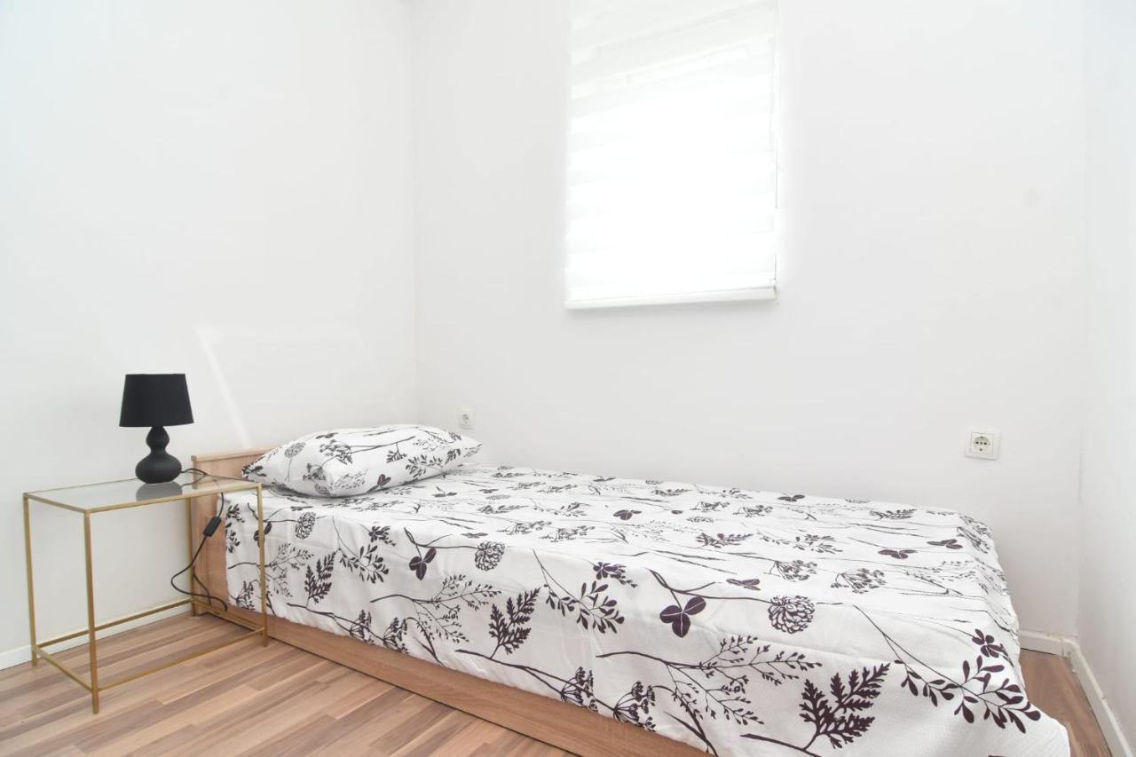 Apartman Gluic Sinj Extérieur photo